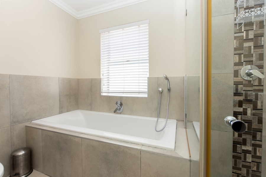 5 Bedroom Property for Sale in Paradise Beach Western Cape